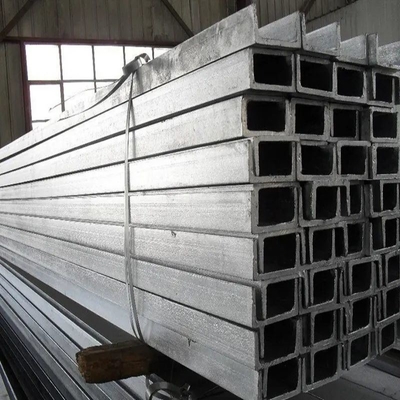 5-12m μήκος καυτό κυλίνδρων U Beam Channel S275jr S355jr Ss400 St37 St52 Σιδηροδρομική δομή Ζυγισμένη Q235 Channel Steel Προσαρμογή